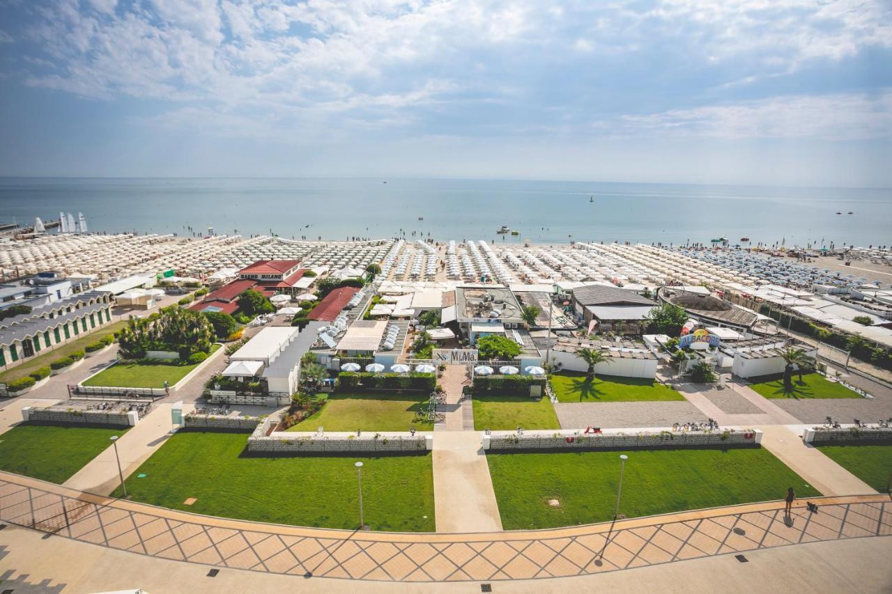 Hotel Baya Strand Milano Marittima Bagian luar foto