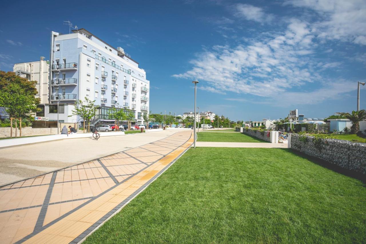 Hotel Baya Strand Milano Marittima Bagian luar foto