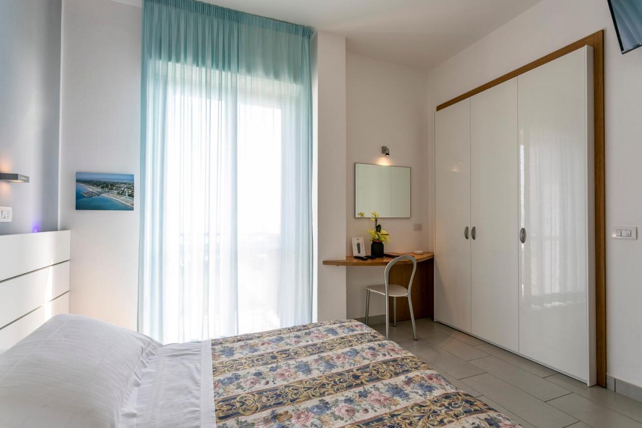 Hotel Baya Strand Milano Marittima Bagian luar foto