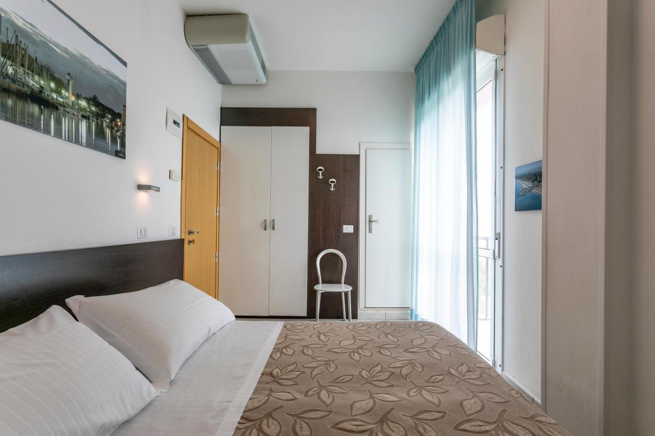 Hotel Baya Strand Milano Marittima Bagian luar foto
