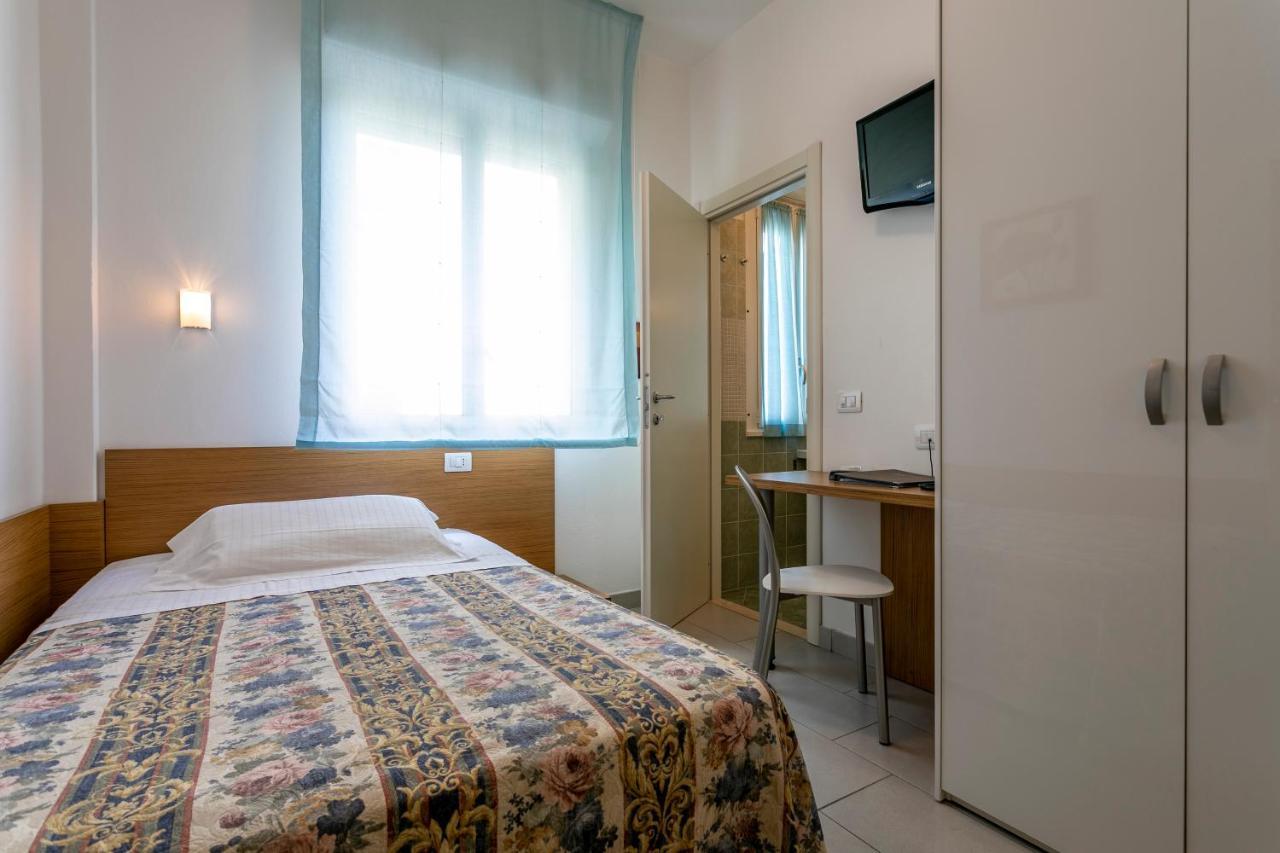 Hotel Baya Strand Milano Marittima Bagian luar foto