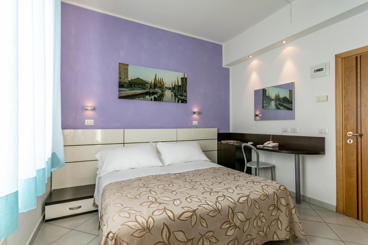 Hotel Baya Strand Milano Marittima Bagian luar foto