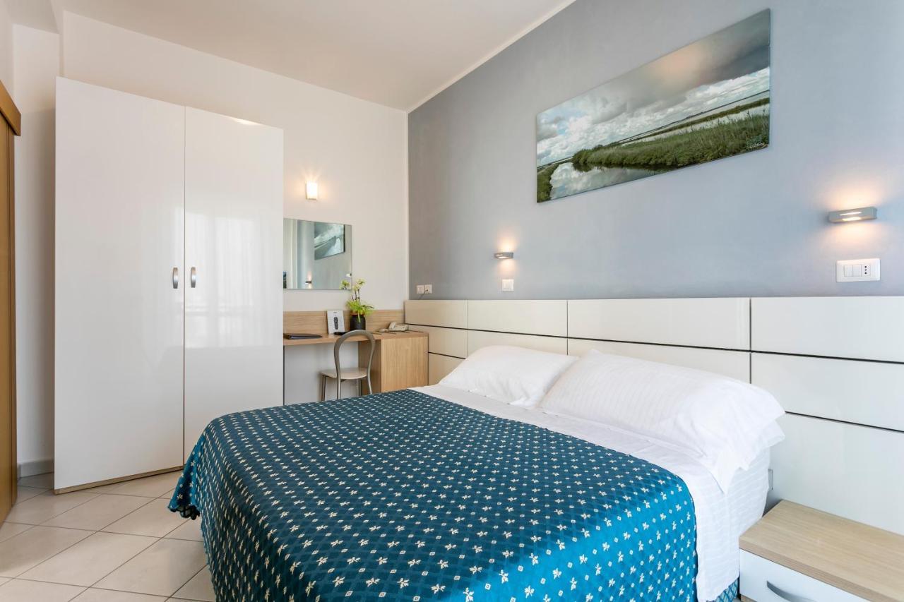 Hotel Baya Strand Milano Marittima Bagian luar foto