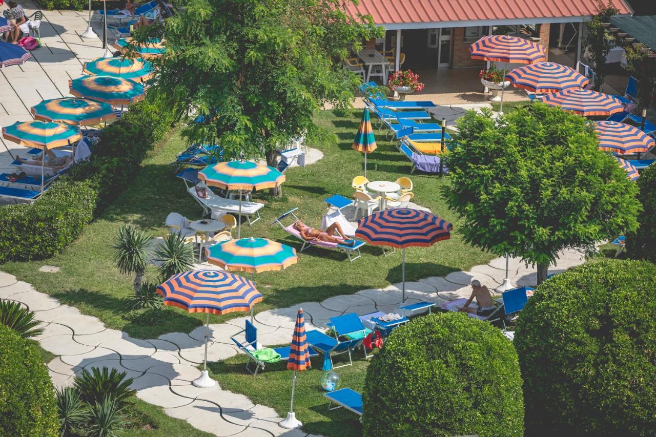 Hotel Baya Strand Milano Marittima Bagian luar foto