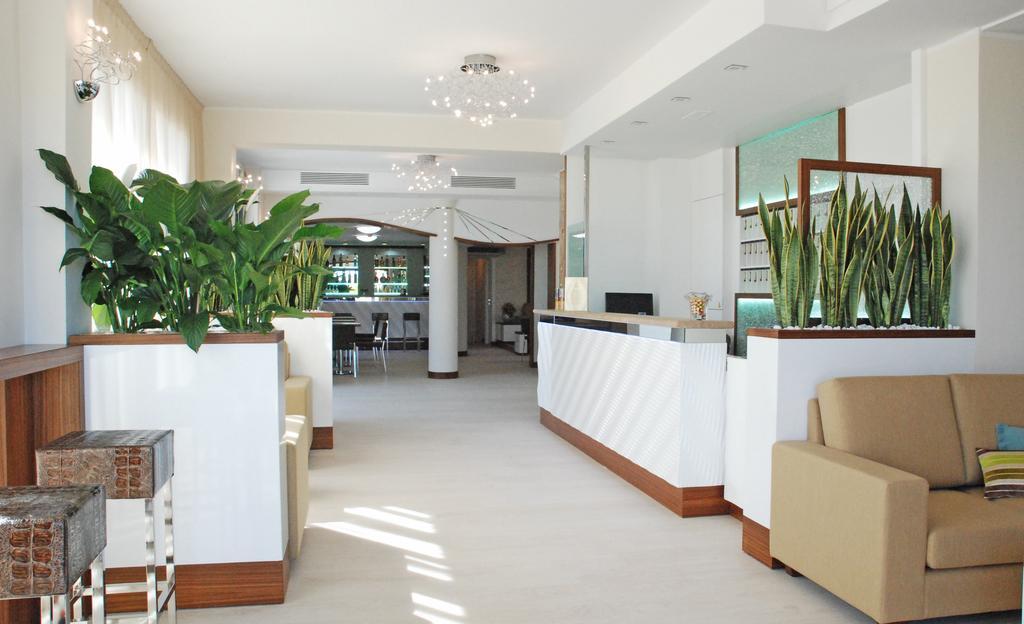 Hotel Baya Strand Milano Marittima Bagian luar foto