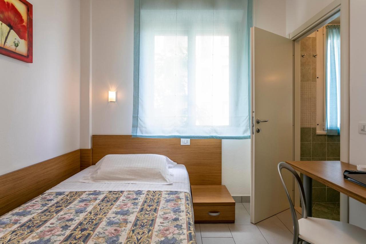 Hotel Baya Strand Milano Marittima Bagian luar foto