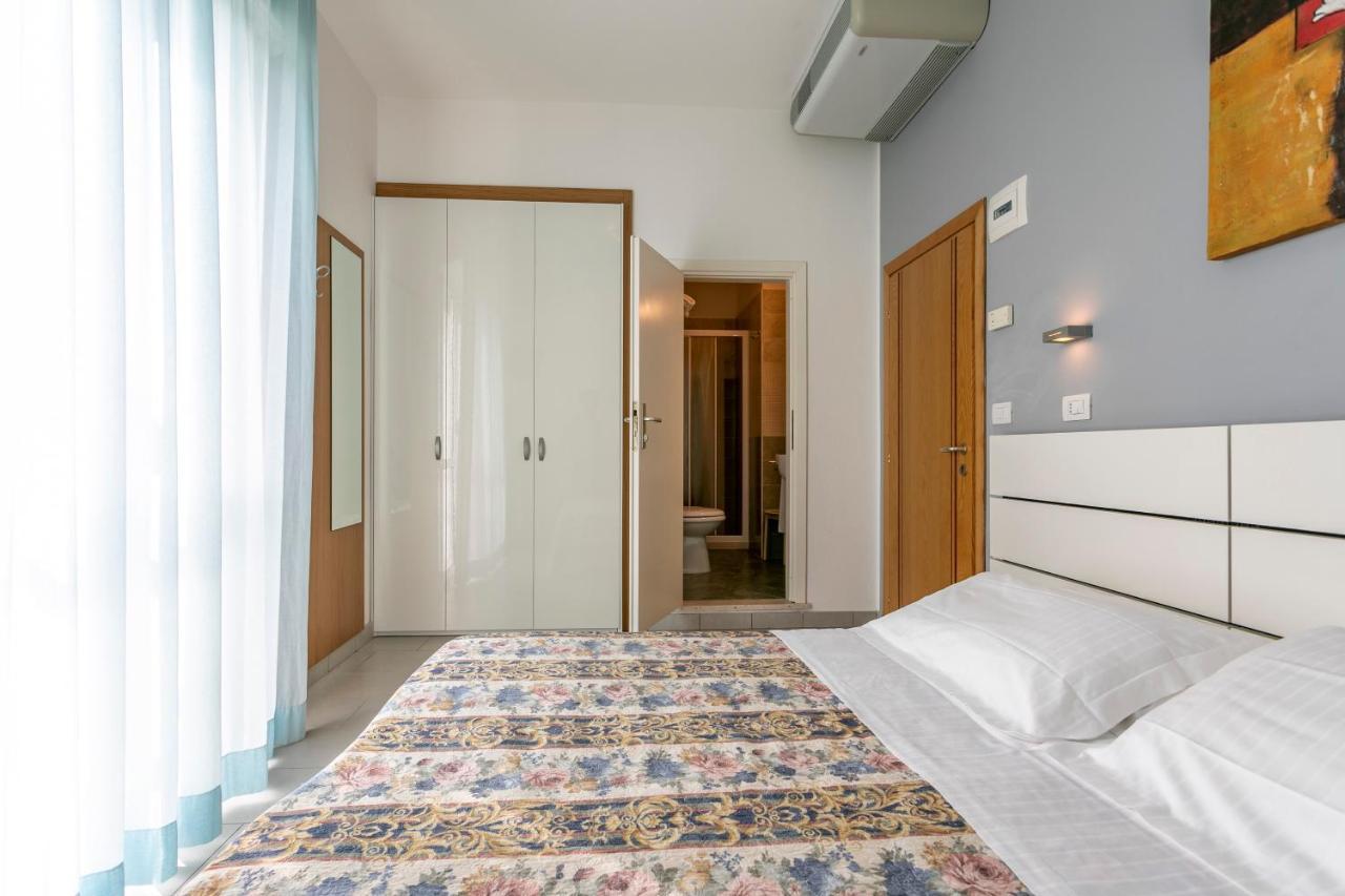 Hotel Baya Strand Milano Marittima Bagian luar foto