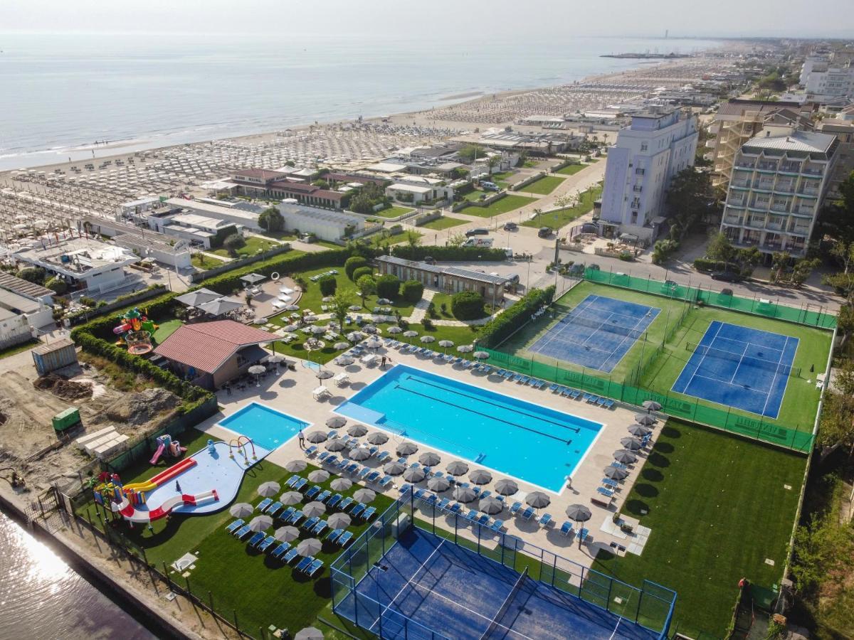 Hotel Baya Strand Milano Marittima Bagian luar foto