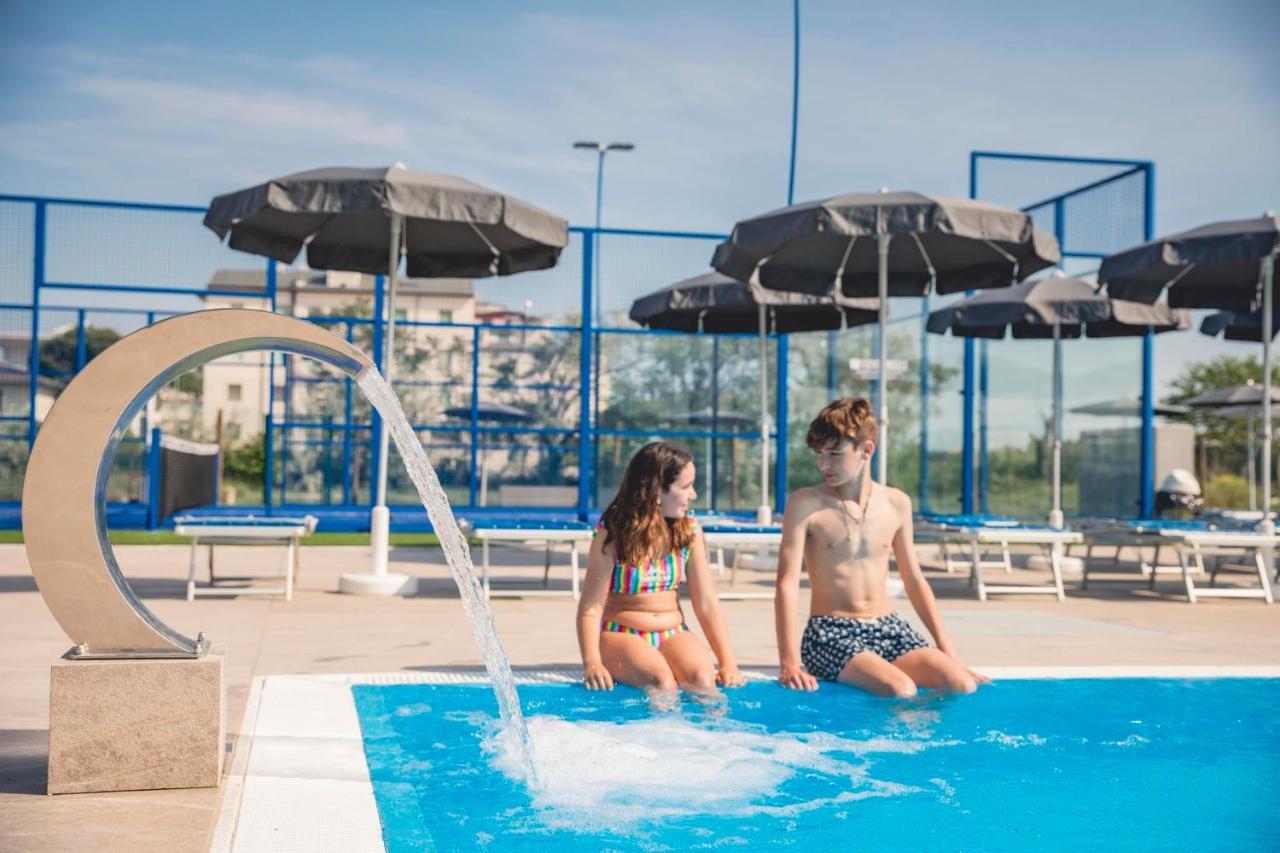 Hotel Baya Strand Milano Marittima Bagian luar foto