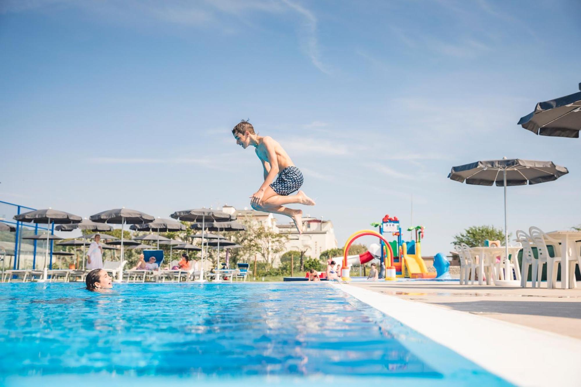 Hotel Baya Strand Milano Marittima Bagian luar foto