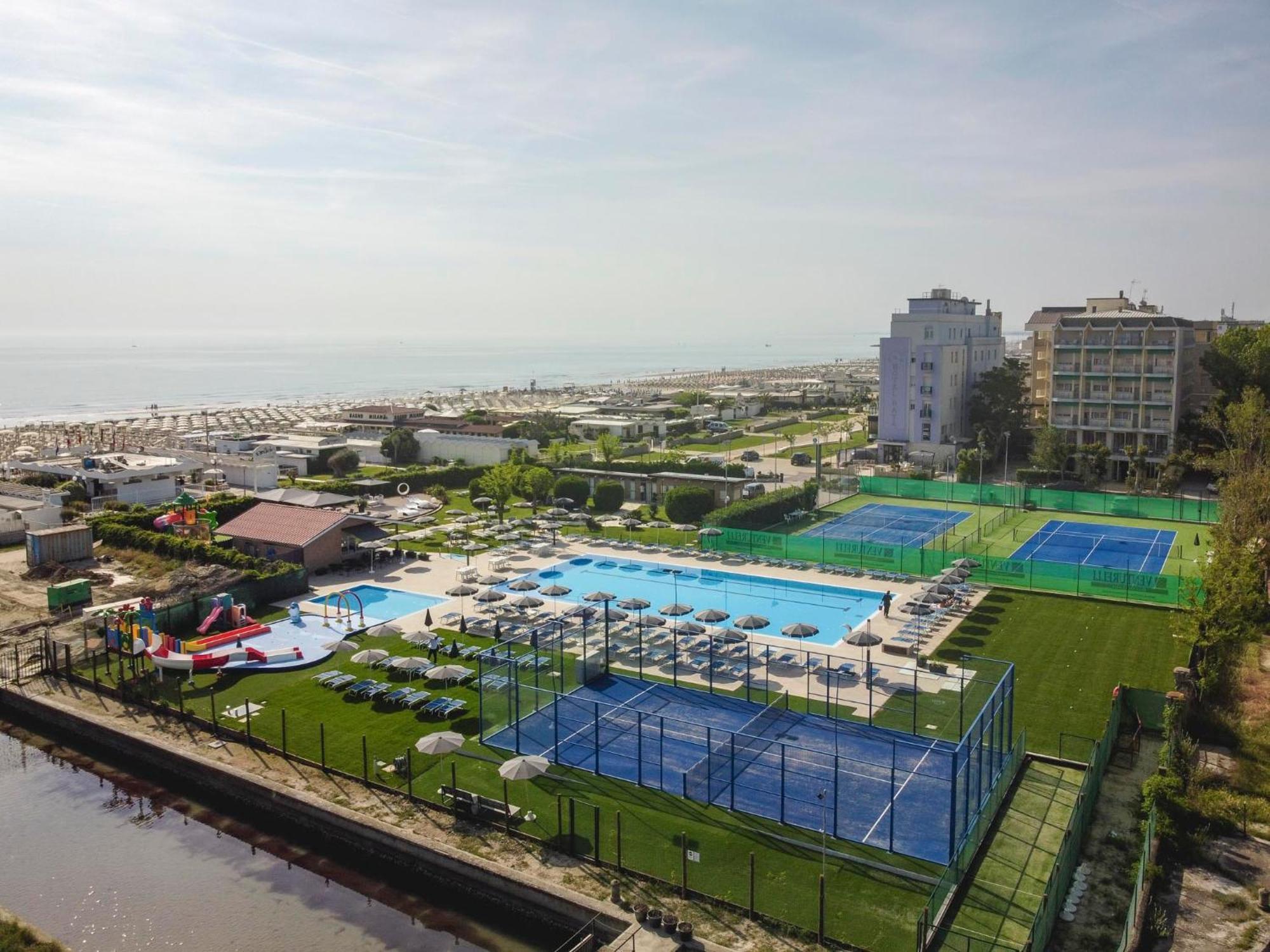 Hotel Baya Strand Milano Marittima Bagian luar foto