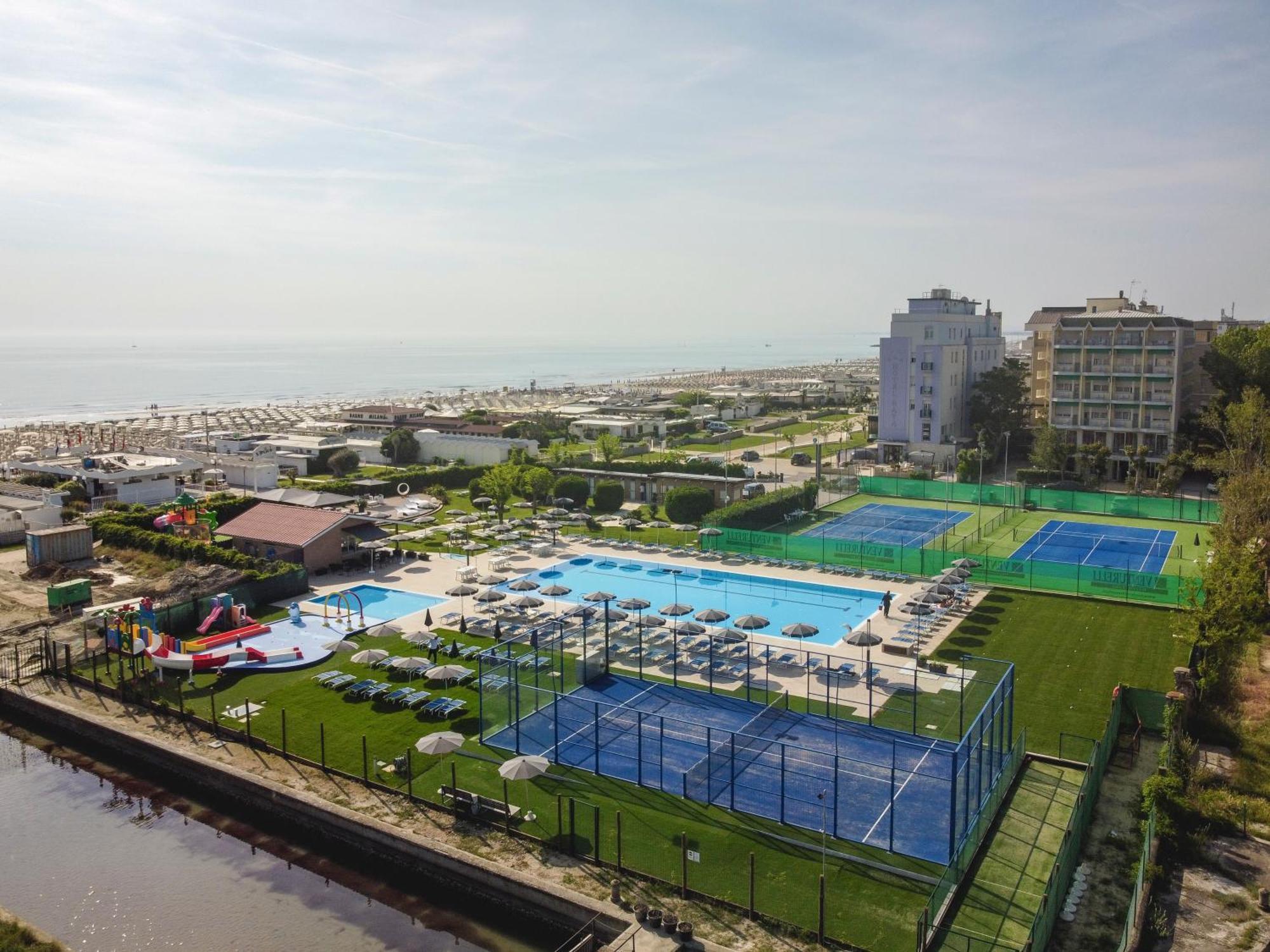 Hotel Baya Strand Milano Marittima Bagian luar foto