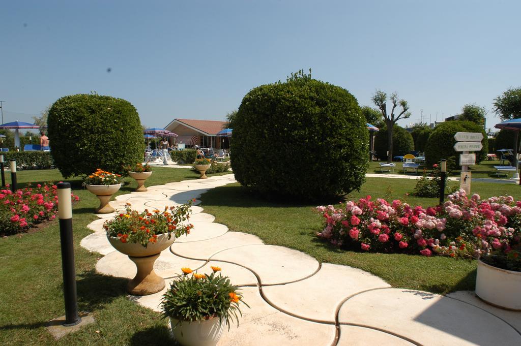 Hotel Baya Strand Milano Marittima Bagian luar foto