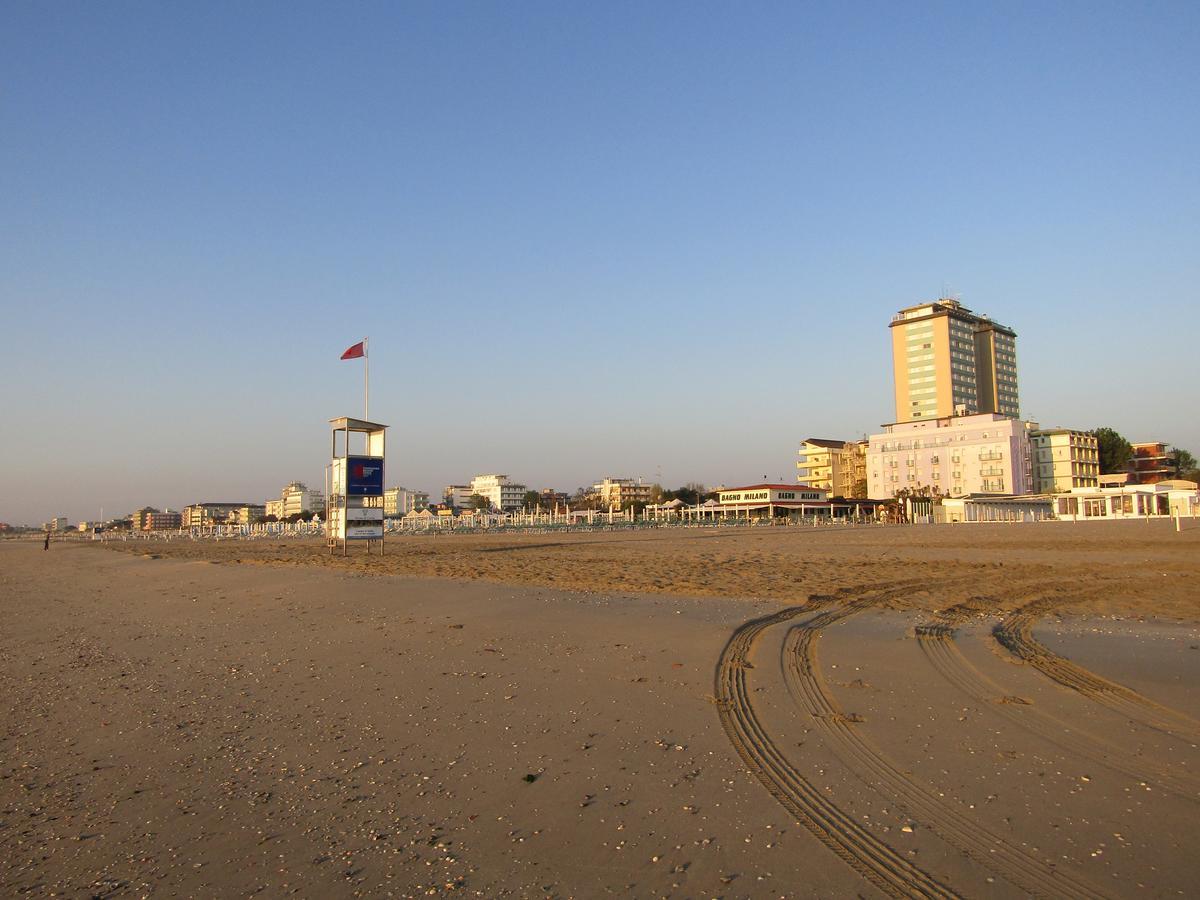 Hotel Baya Strand Milano Marittima Bagian luar foto
