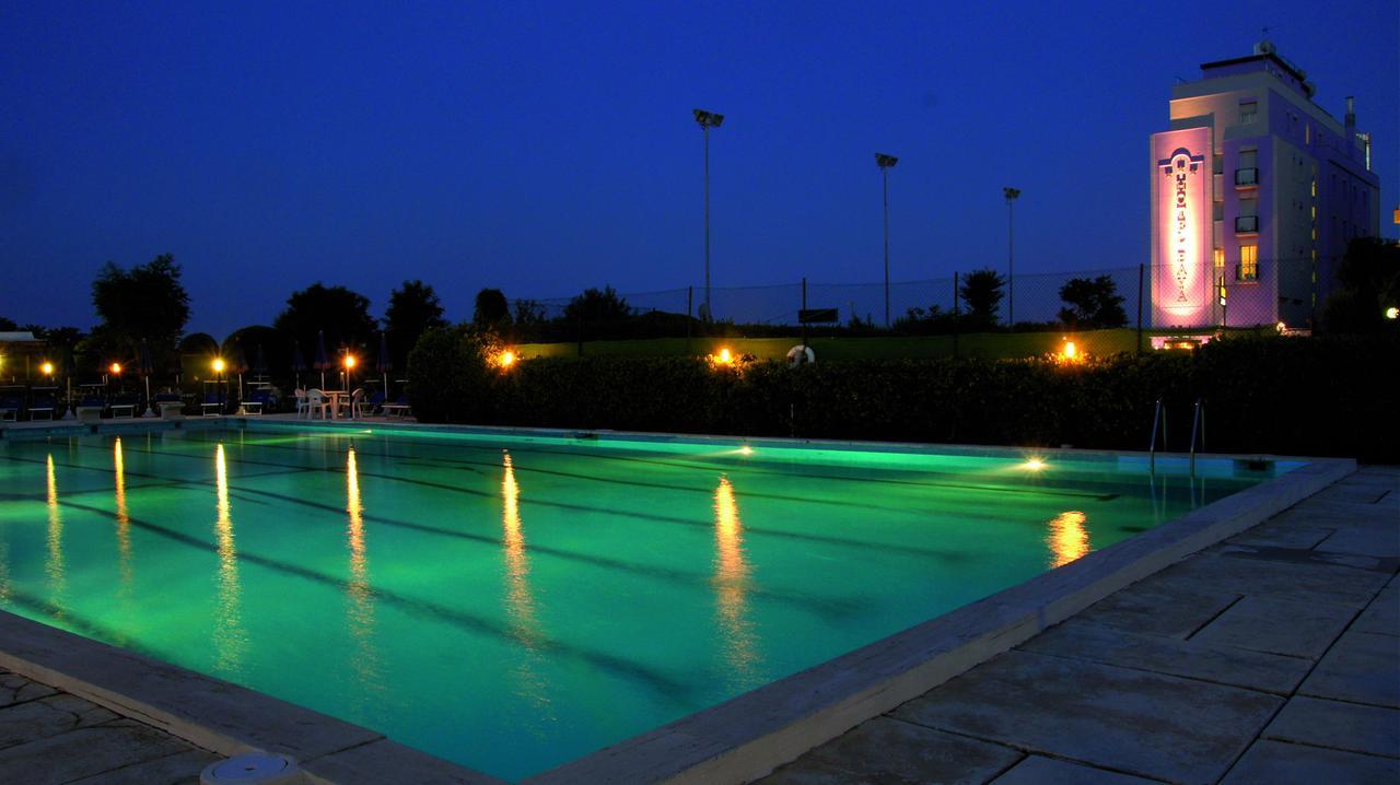 Hotel Baya Strand Milano Marittima Bagian luar foto